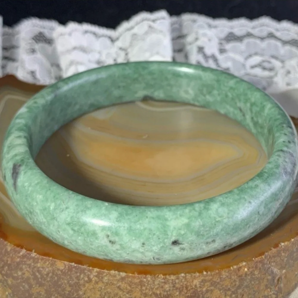 NATURAL JADE VINTAGE BANGLE BRACELET